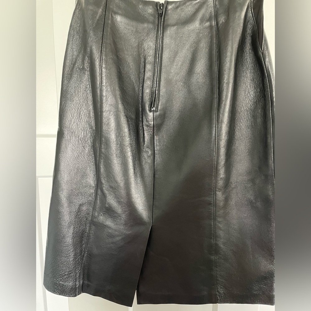 Simplistic Black Leather Skirt - image 3